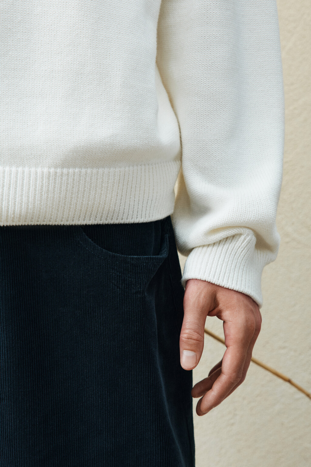 Джемпер вязаный с надписью - цвет белый - 7