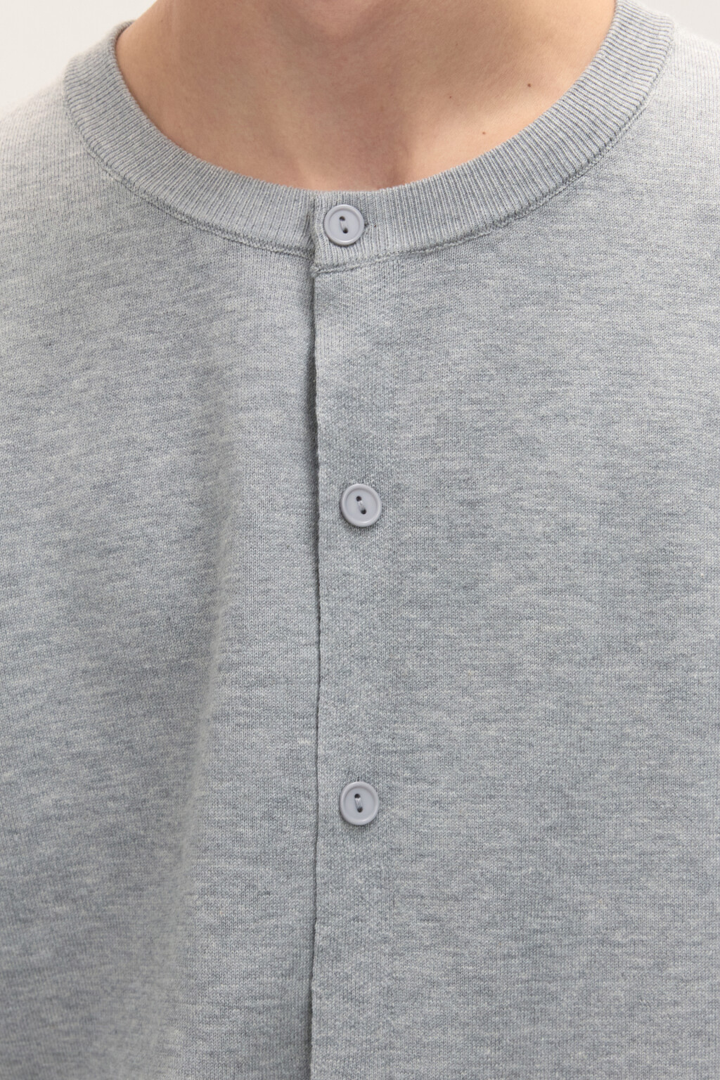 Кардиган трикотажный на пуговицах - цвет серый - 6