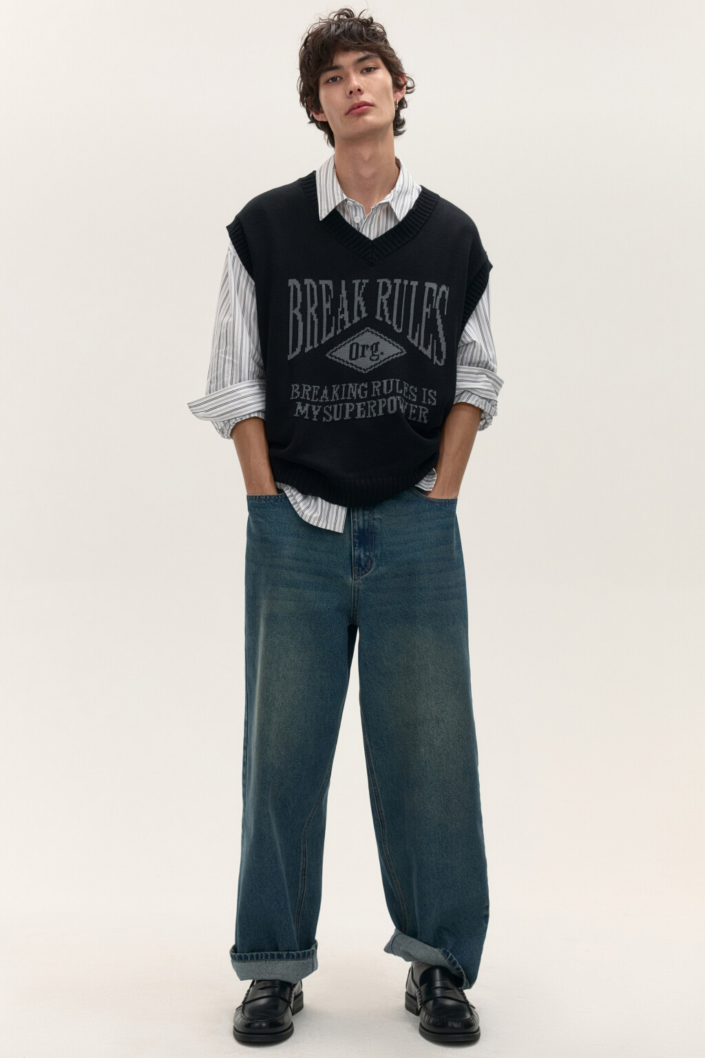 Жилет вязаный рваный с принтом - цвет черный - 1