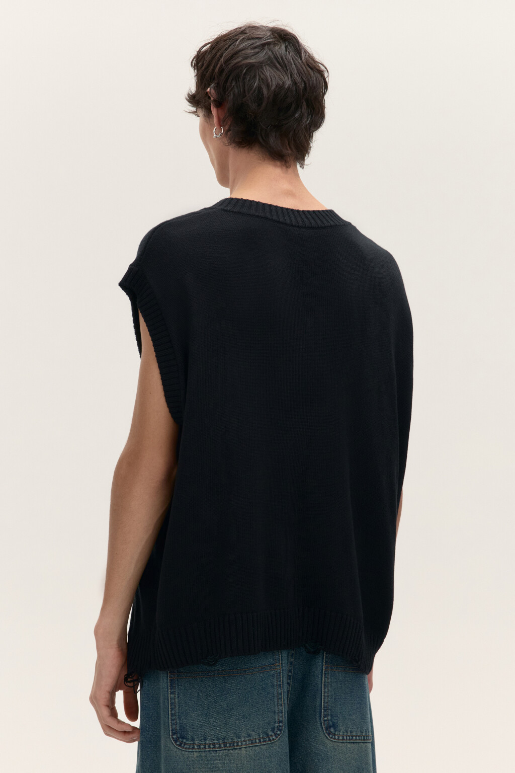 Жилет вязаный рваный с принтом - цвет черный - 4