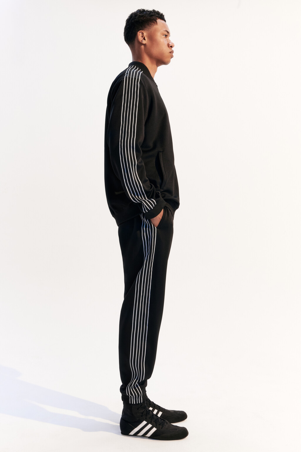 Брюки-джоггеры спортивные с лампасами - цвет черный - 1