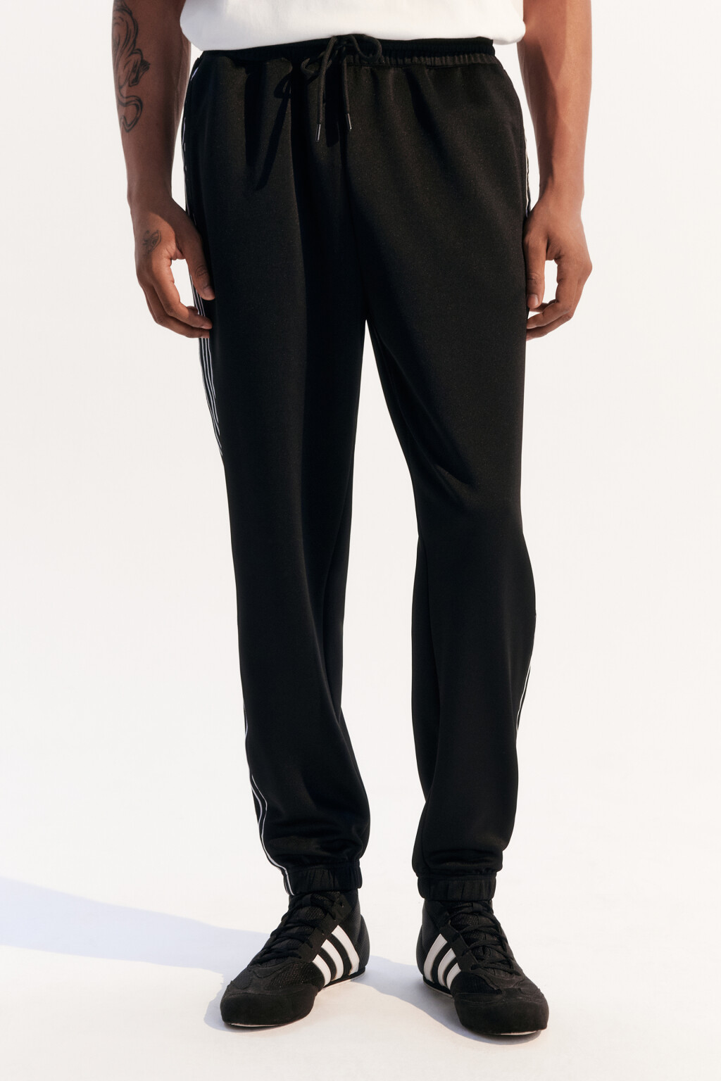 Брюки-джоггеры спортивные с лампасами - цвет черный - 2