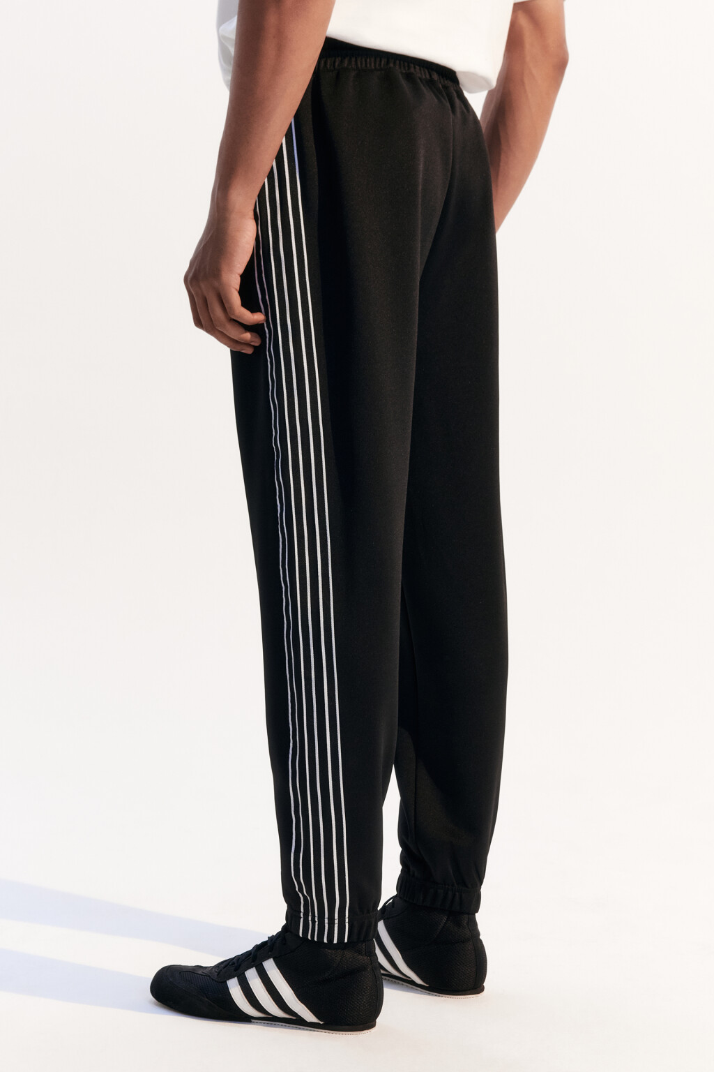Брюки-джоггеры спортивные с лампасами - цвет черный - 3