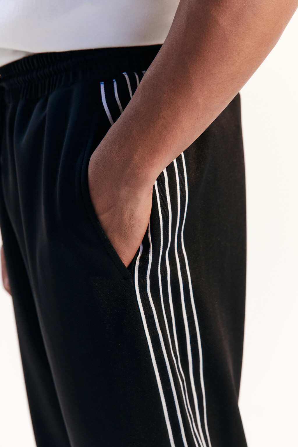 Брюки-джоггеры спортивные с лампасами - цвет черный - 6