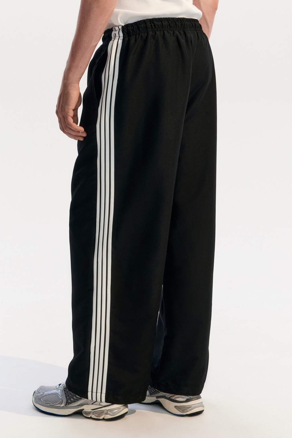 Брюки спортивные с лампасами - цвет черный - 5