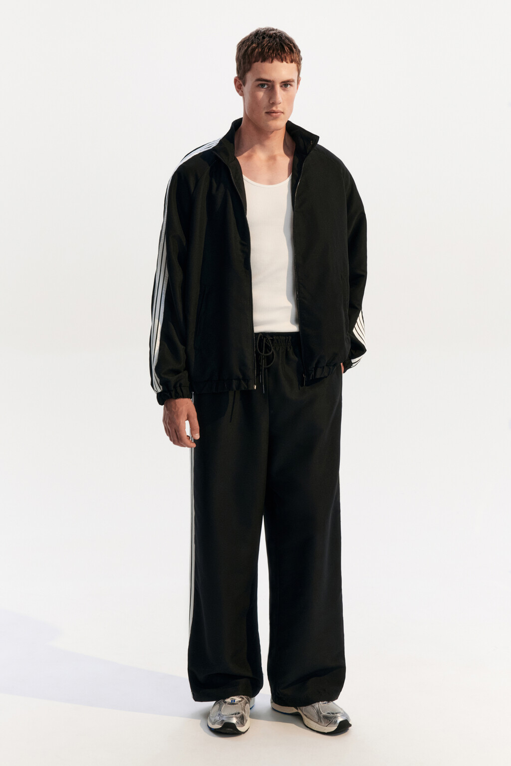 Брюки спортивные с лампасами - цвет черный - 6