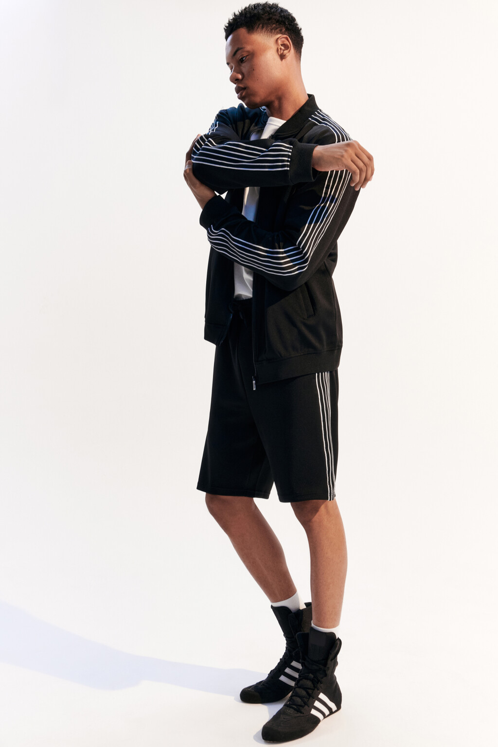 Шорты спортивные с лампасами - цвет черный - 1