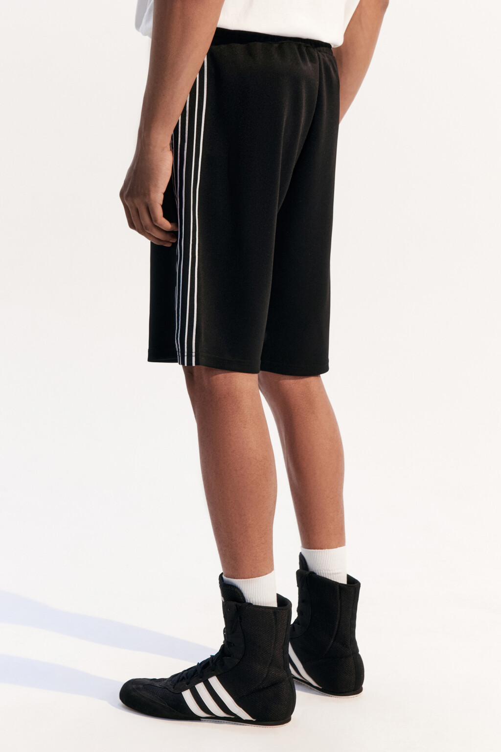 Шорты спортивные с лампасами - цвет черный - 3