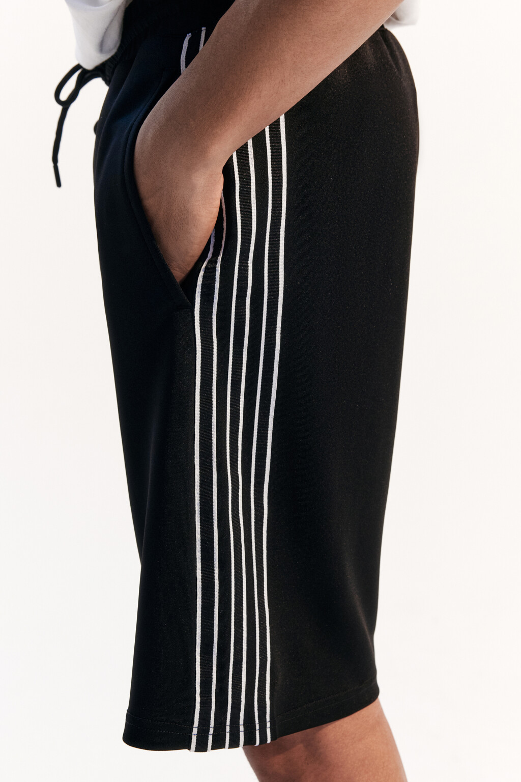 Шорты спортивные с лампасами - цвет черный - 6