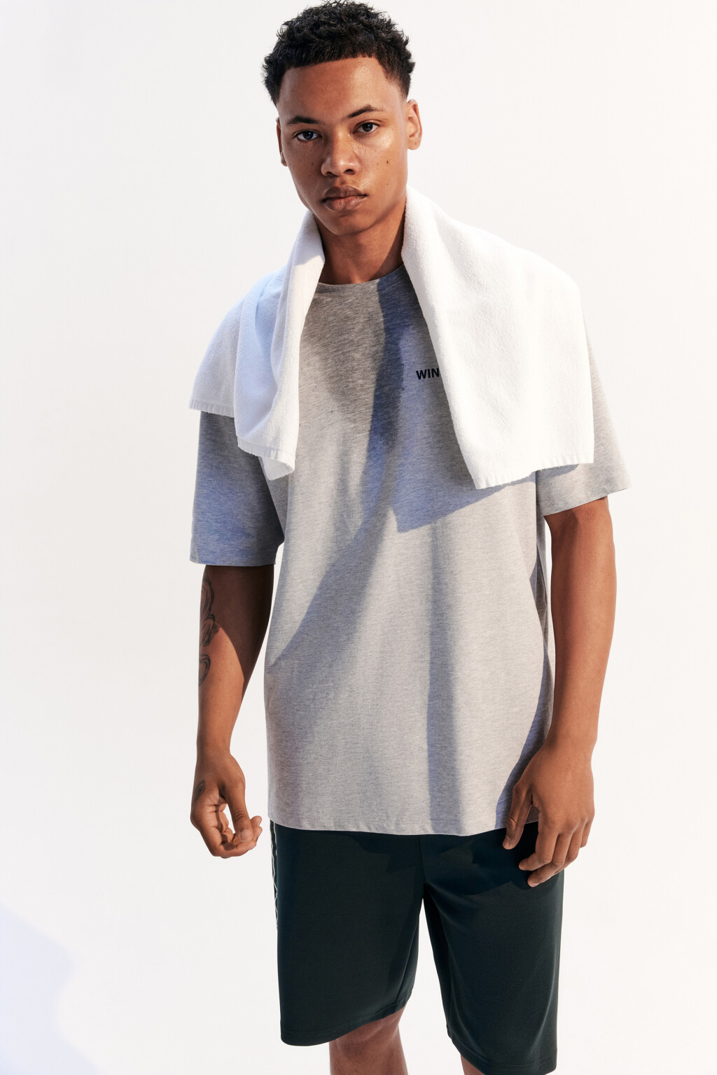 Футболка спортивная из сетки с принтом - цвет серый - 2