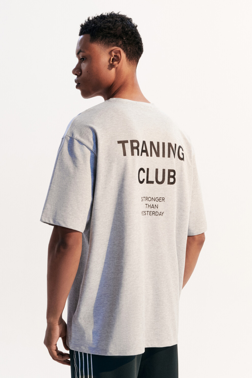 Футболка спортивная из сетки с принтом - цвет серый - 4