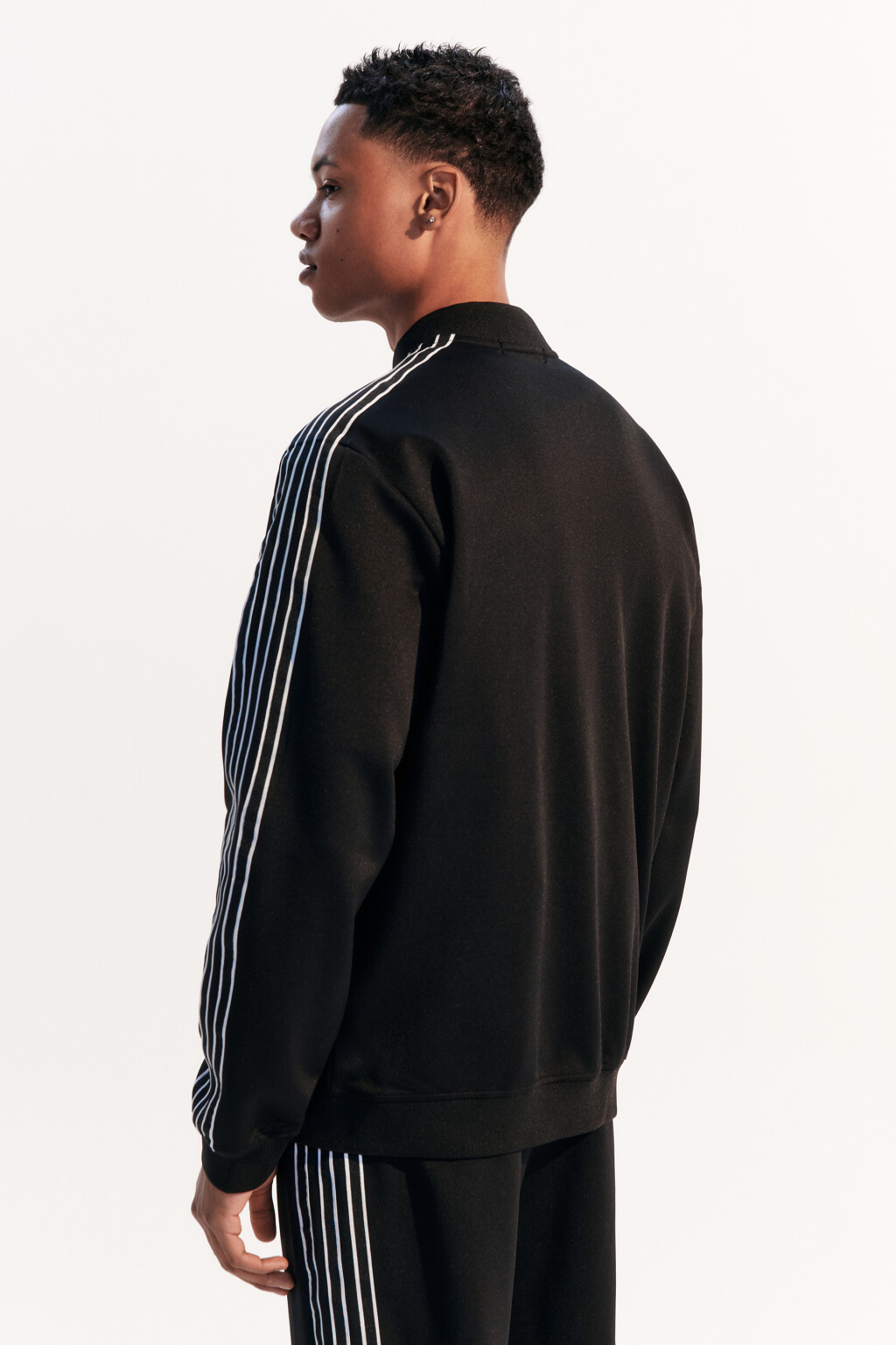 Олимпийка спортивная с лампасами - цвет черный - 3