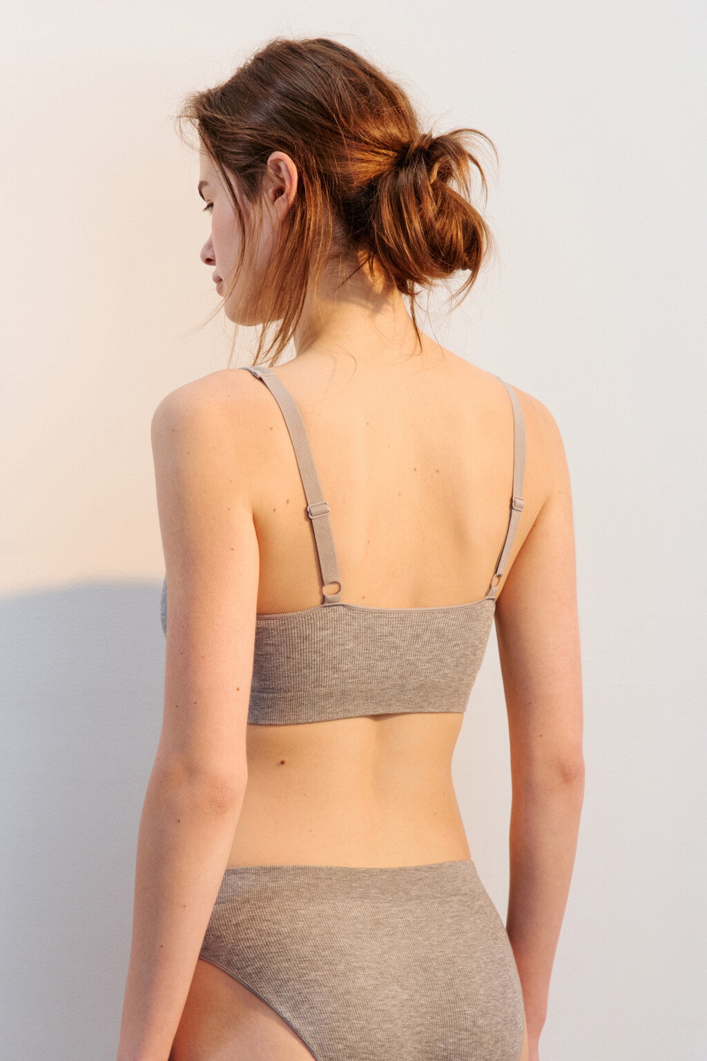 Бюстгальтер-топ бесшовный с рельефами - цвет серый - 4
