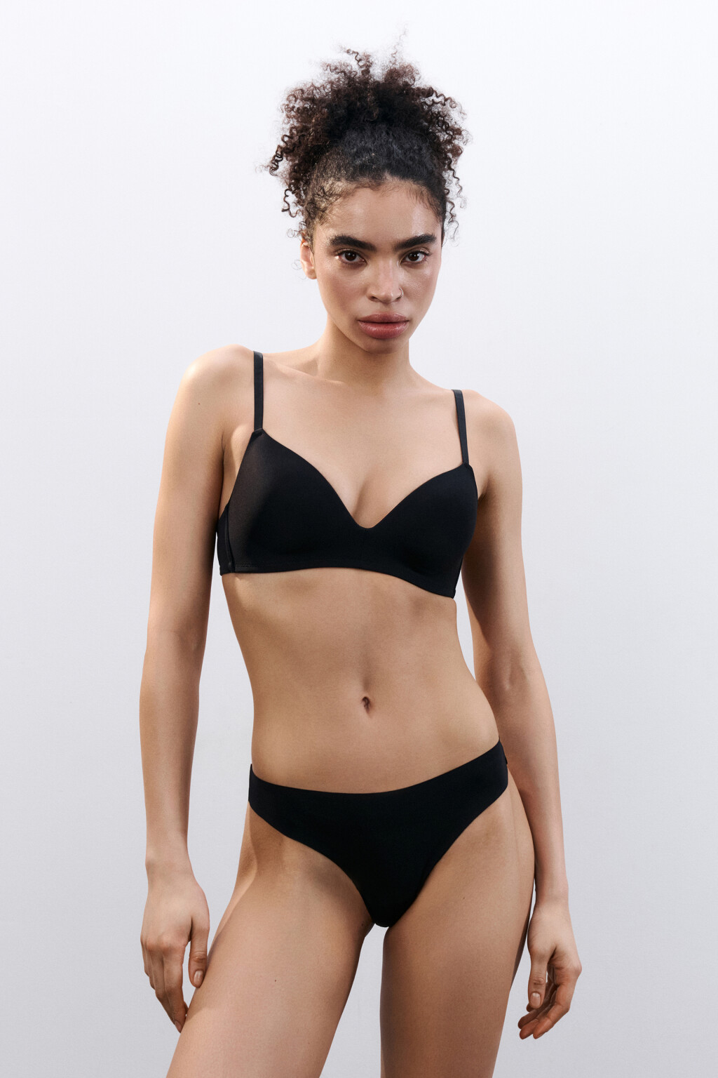 Трусы-стринги базовые - цвет черный - 4