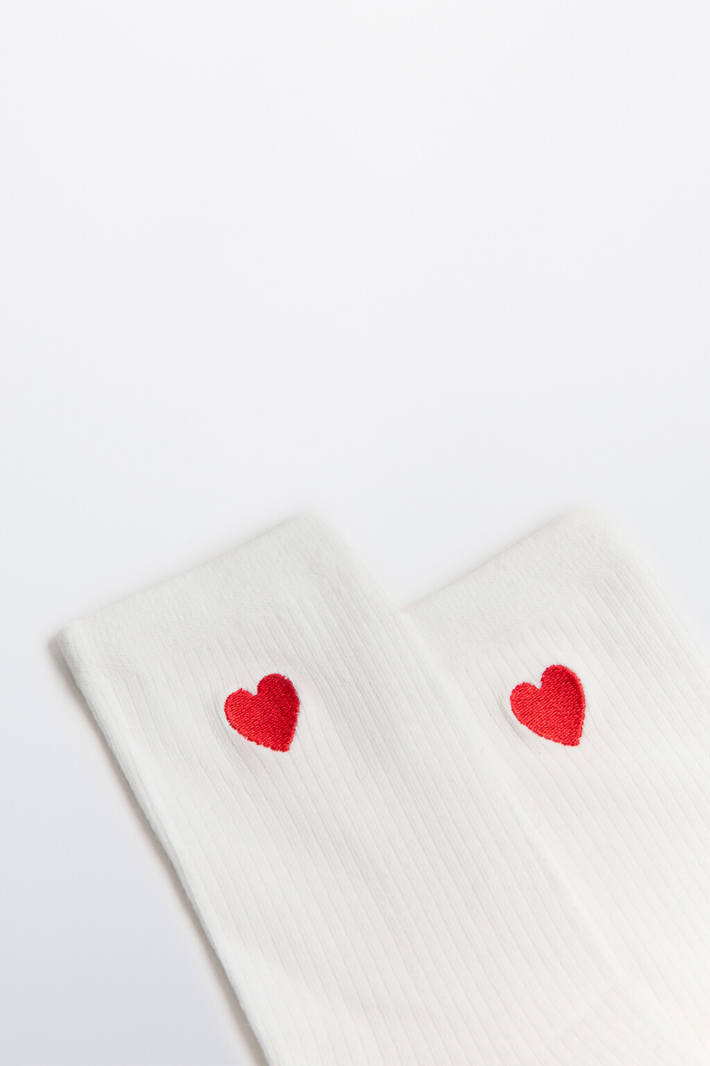 Носки высокие с вышивкой-сердечком - цвет ванильный - 2