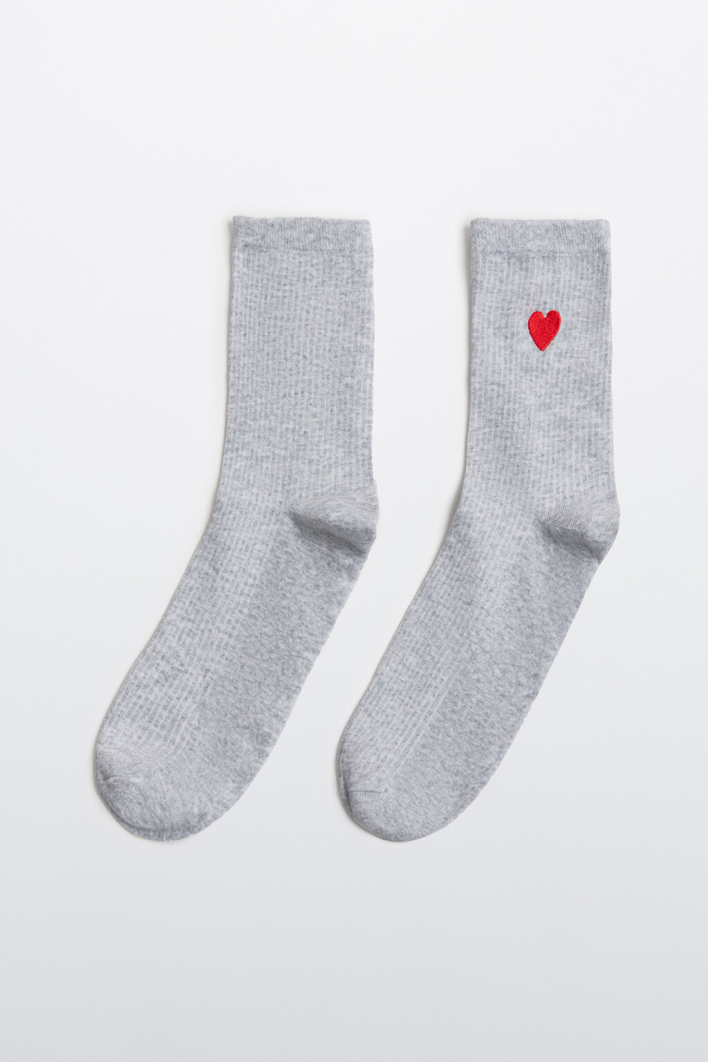 Носки высокие с вышивкой-сердечком - цвет серый - 1