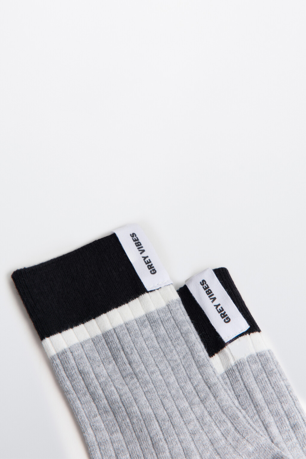 Носки в рубчик с ярлычком - цвет серый - 2