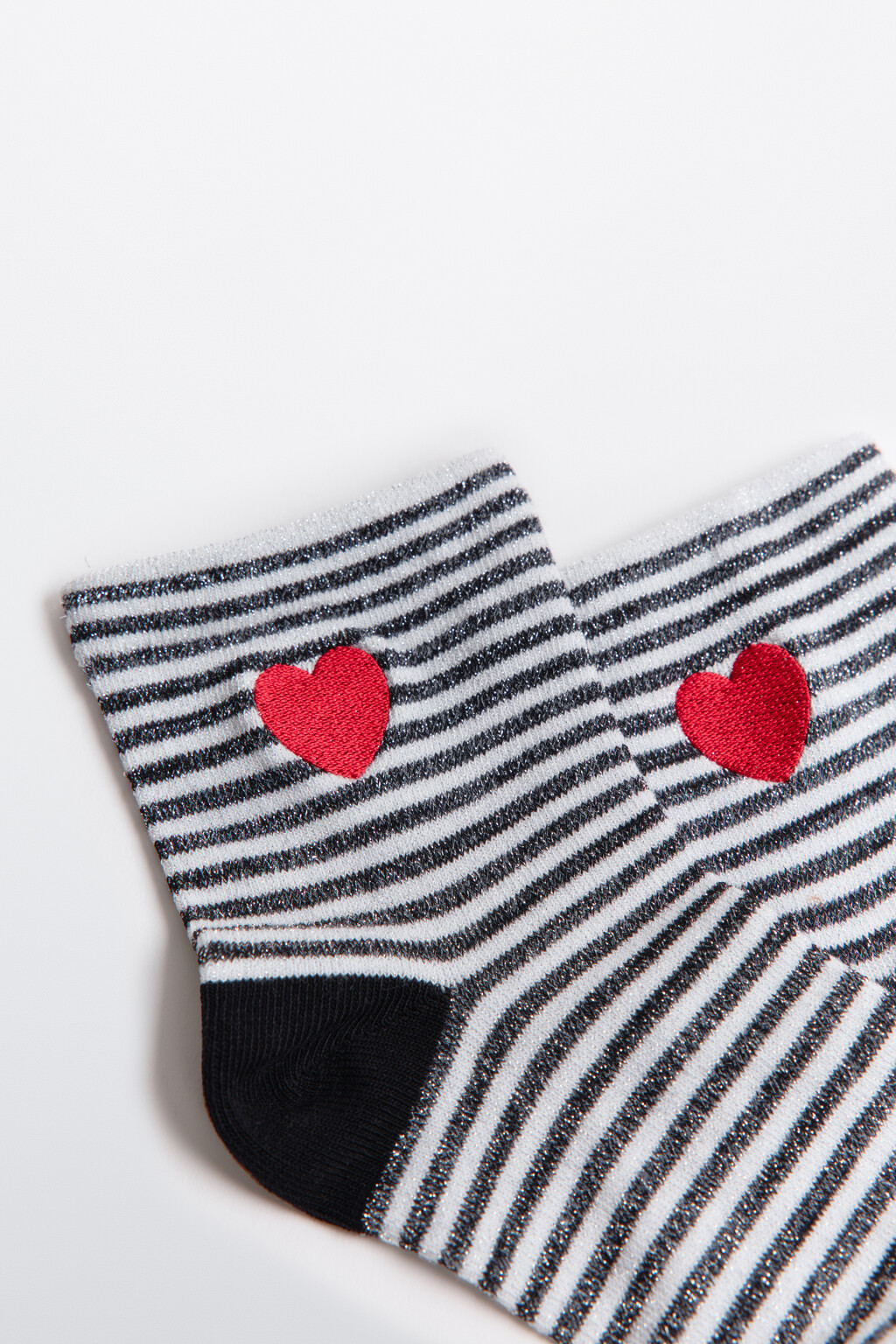 Носки в полоску с сердечками - цвет черный - 2
