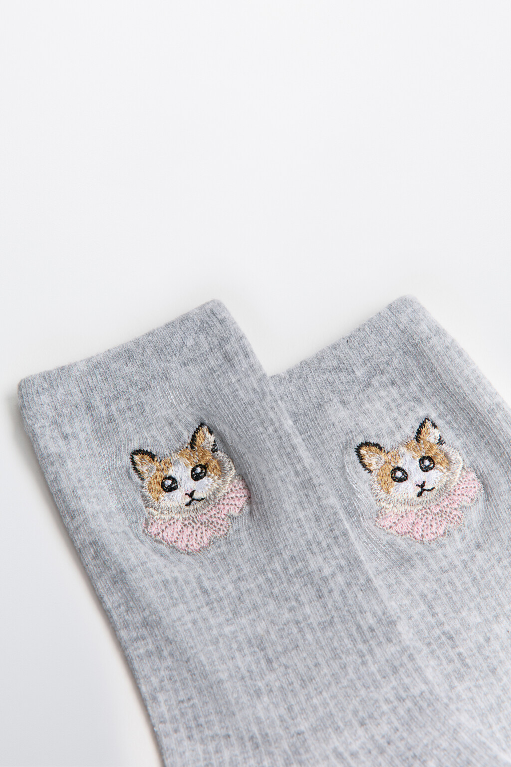 Носки с вышитыми котиками - цвет серый - 2