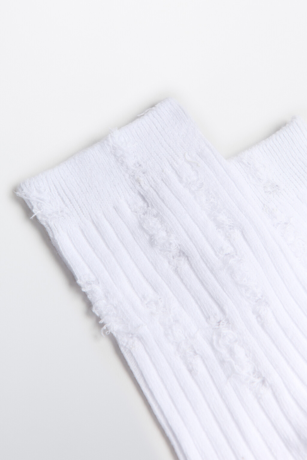 Носки рваные в рубчик - цвет белый - 2