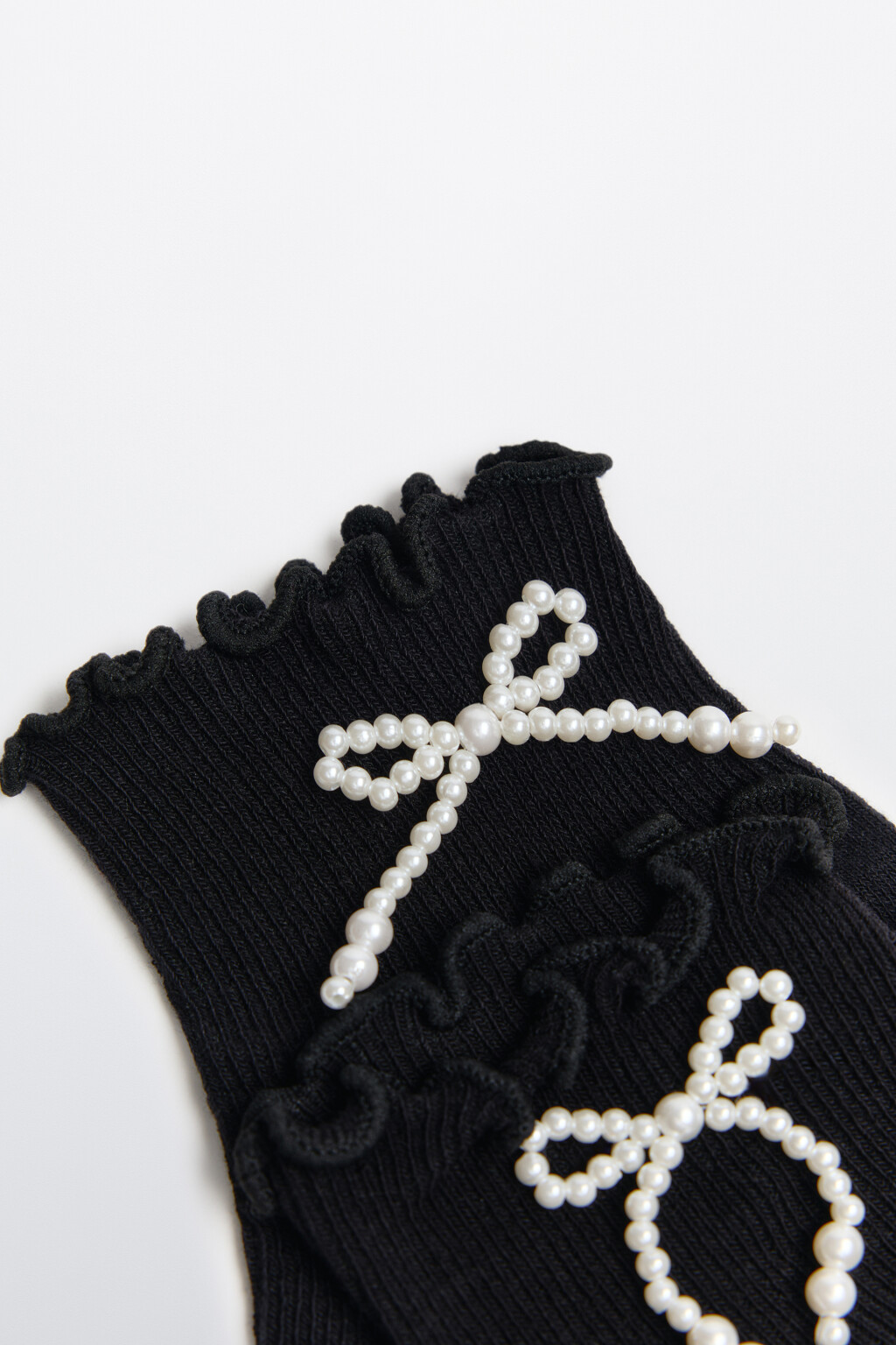 Носки с оборками и бантами из бусин - цвет черный - 2