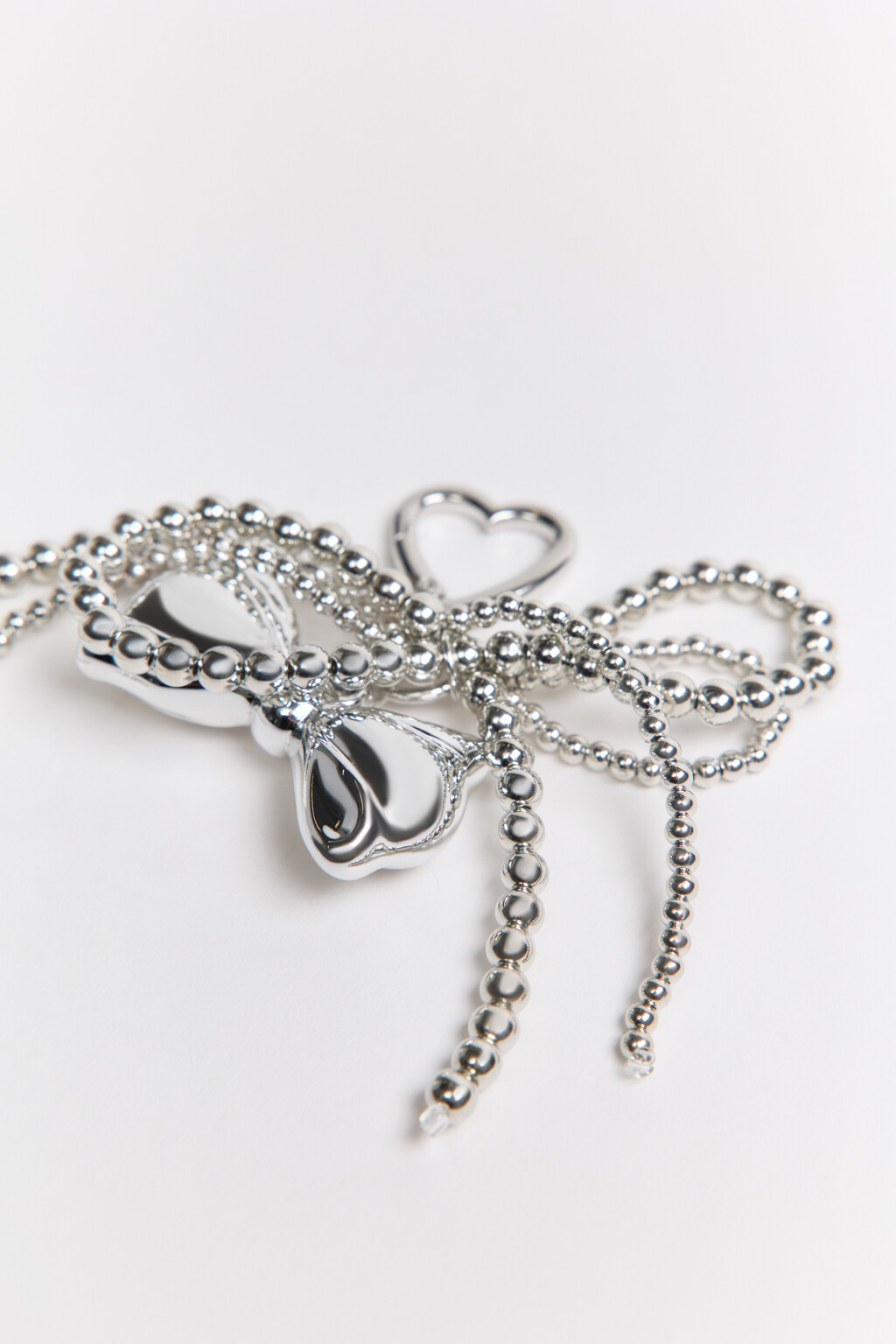 Брелок-обвес с бантом из бусин - цвет серый - 2