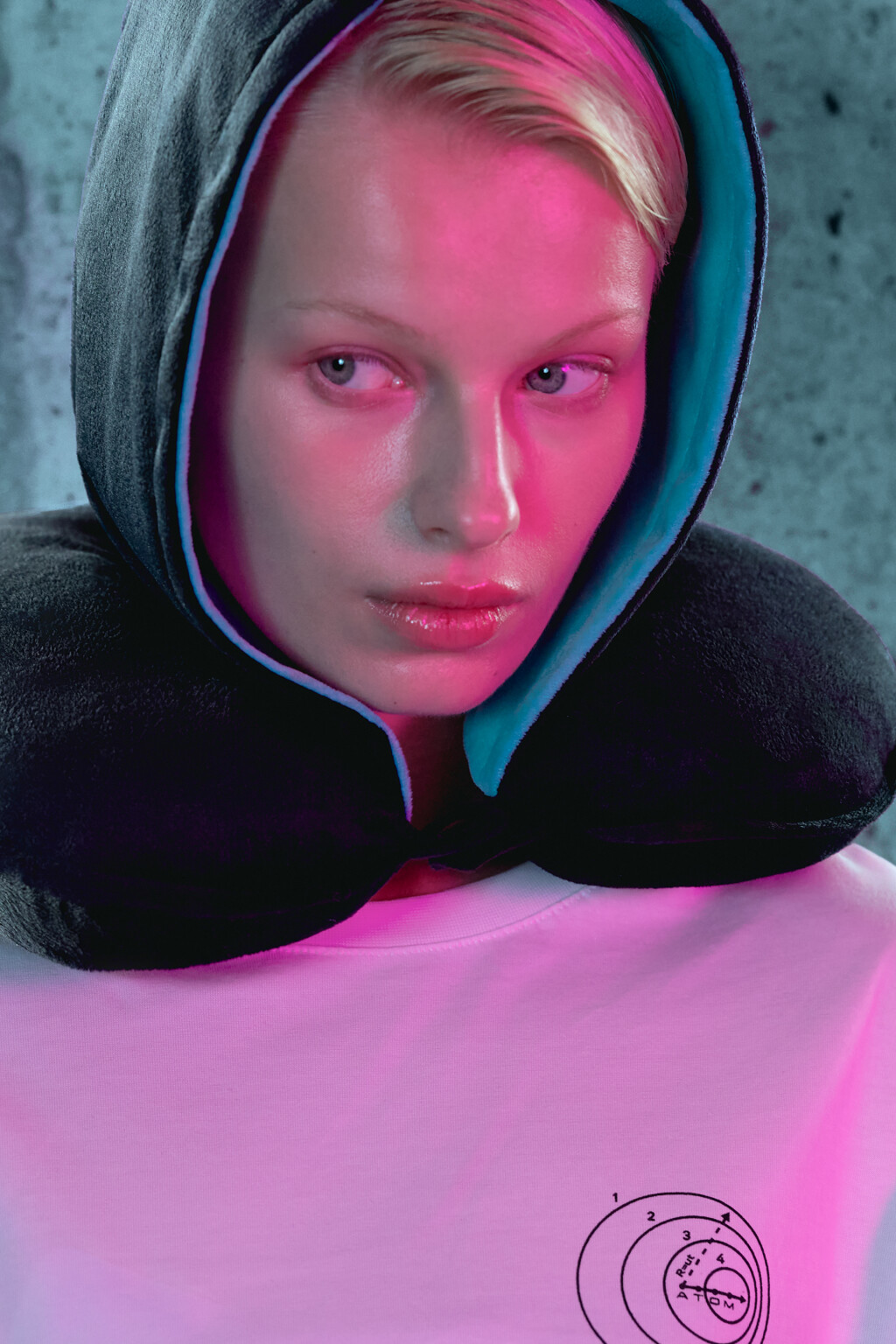 Подушка для шеи с капюшоном - цвет голубой - 1