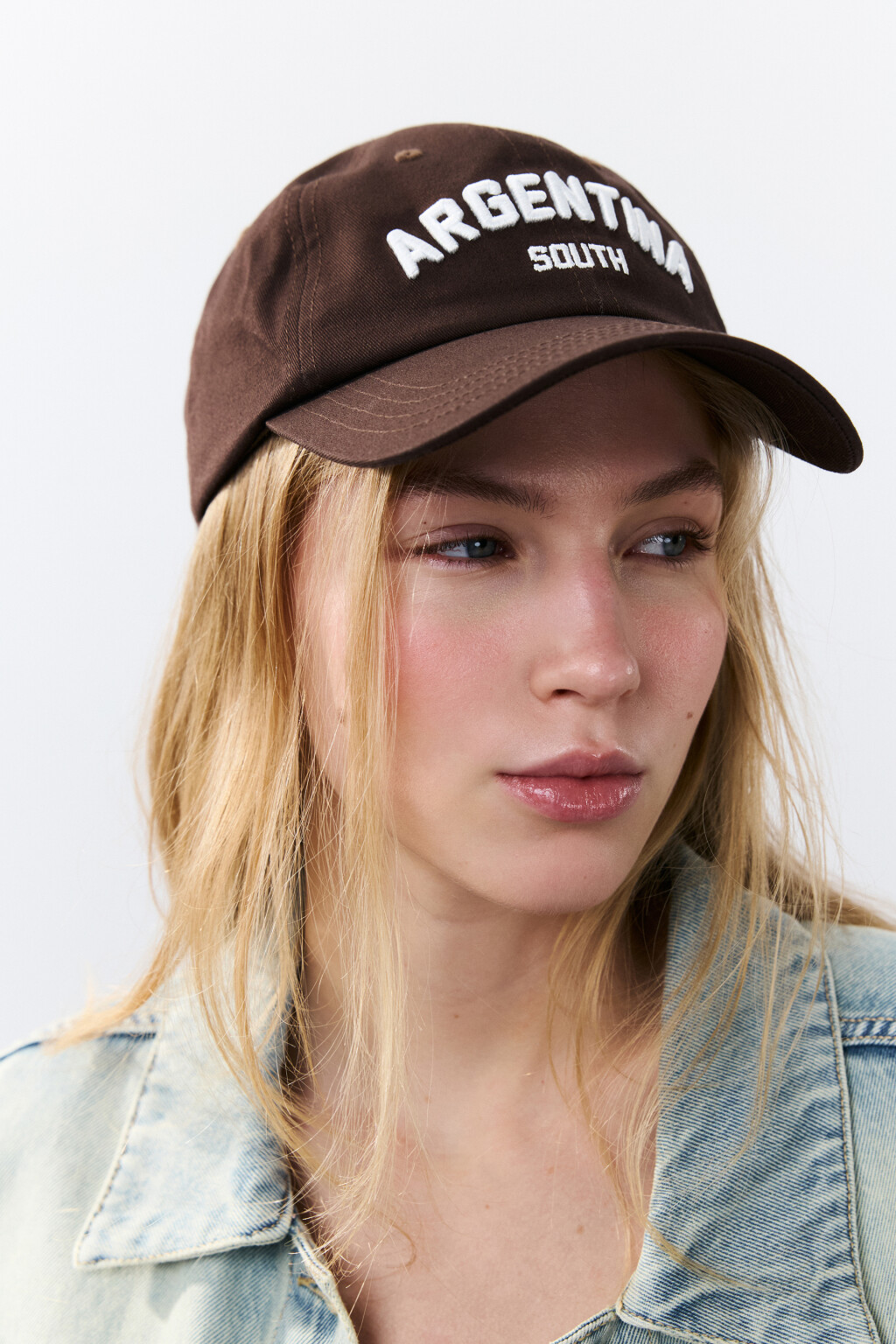 Бейсболка хлопковая с вышивкой - цвет коричневый - 1