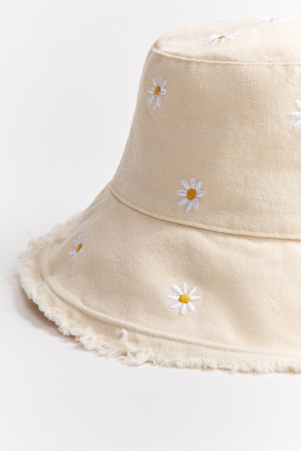 Панама широкая с цветочной вышивкой - цвет молочный - 4