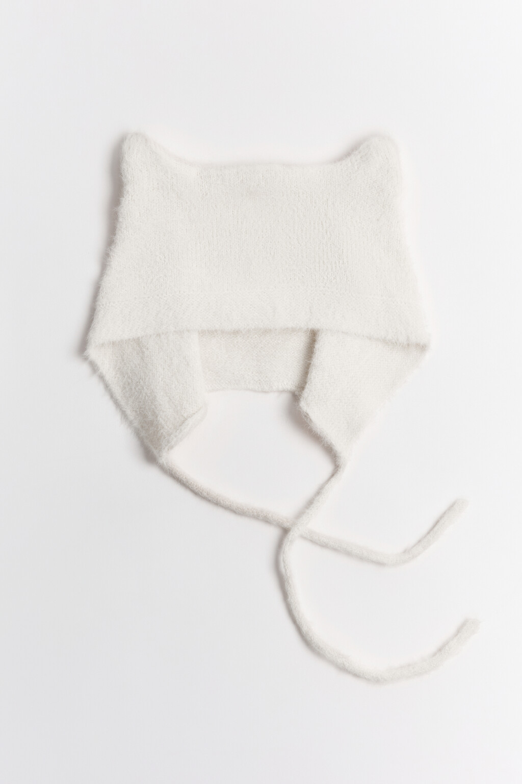 Шапка-чепчик с ушками и завязками - цвет белый - 1