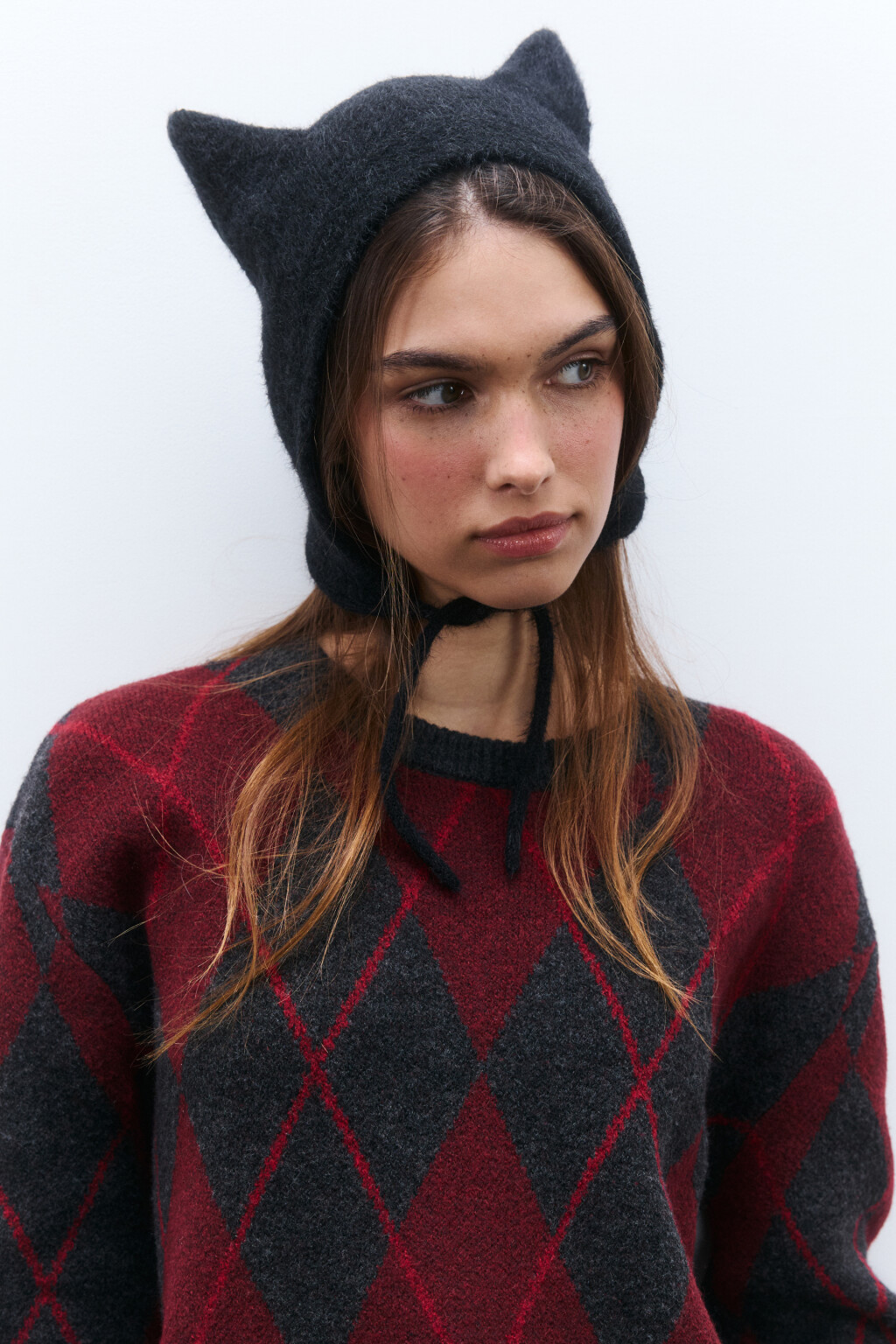 Шапка-чепчик с ушками и завязками - цвет черный - 2