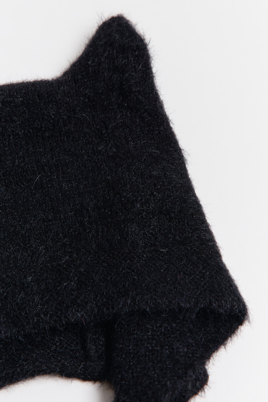 Шапка-чепчик с ушками и завязками - цвет черный - 4