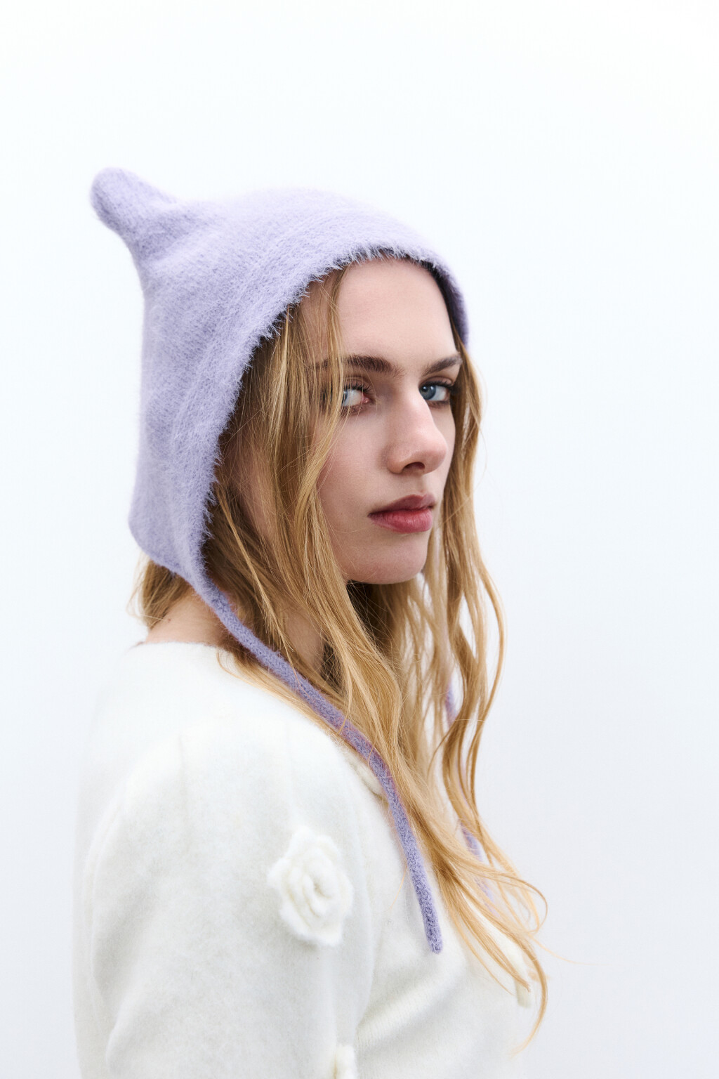 Шапка-чепчик с ушками и завязками - цвет сиреневый - 2