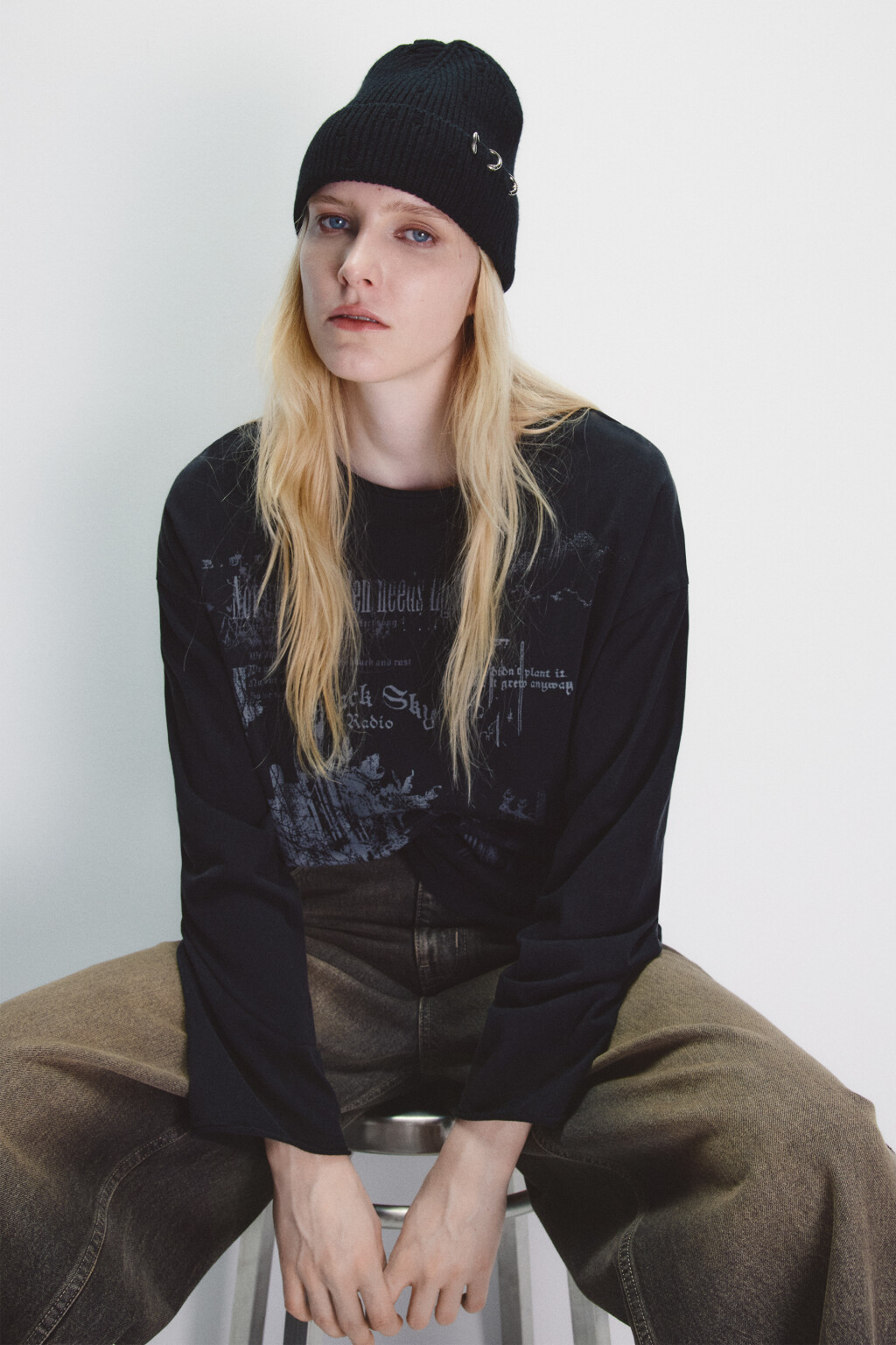 Шапка-бини с металлическим пирсингом - цвет черный - 2