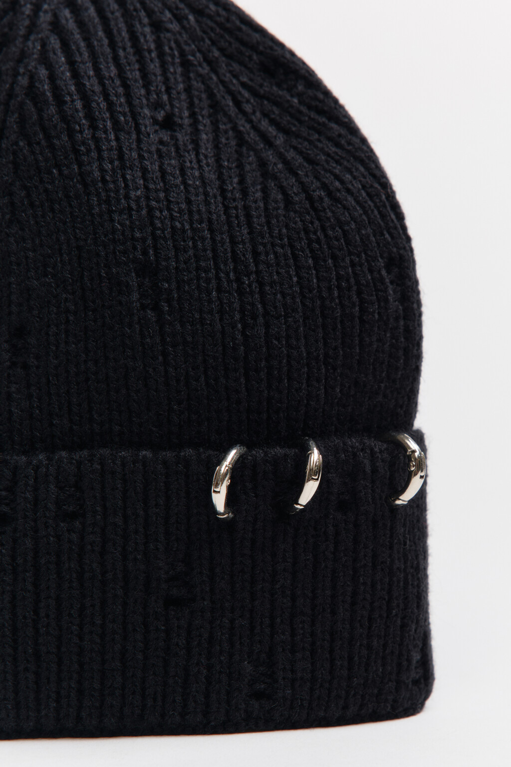 Шапка-бини с металлическим пирсингом - цвет черный - 4