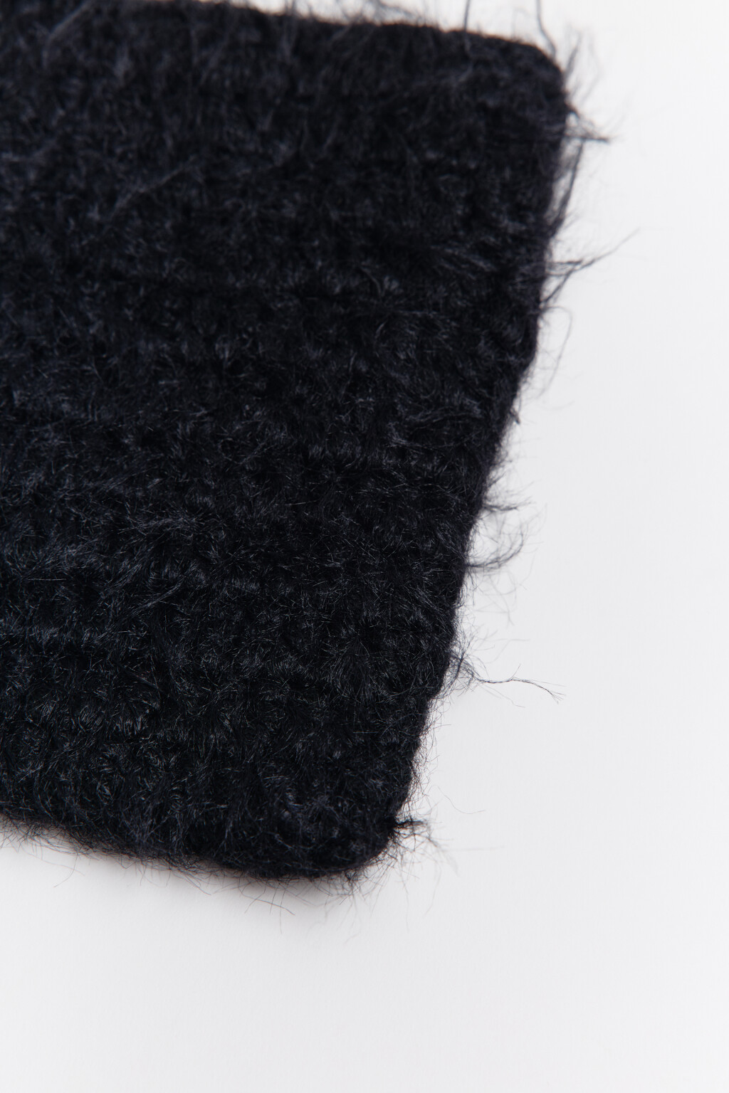 Шапка пушистая с ушками - цвет черный - 2