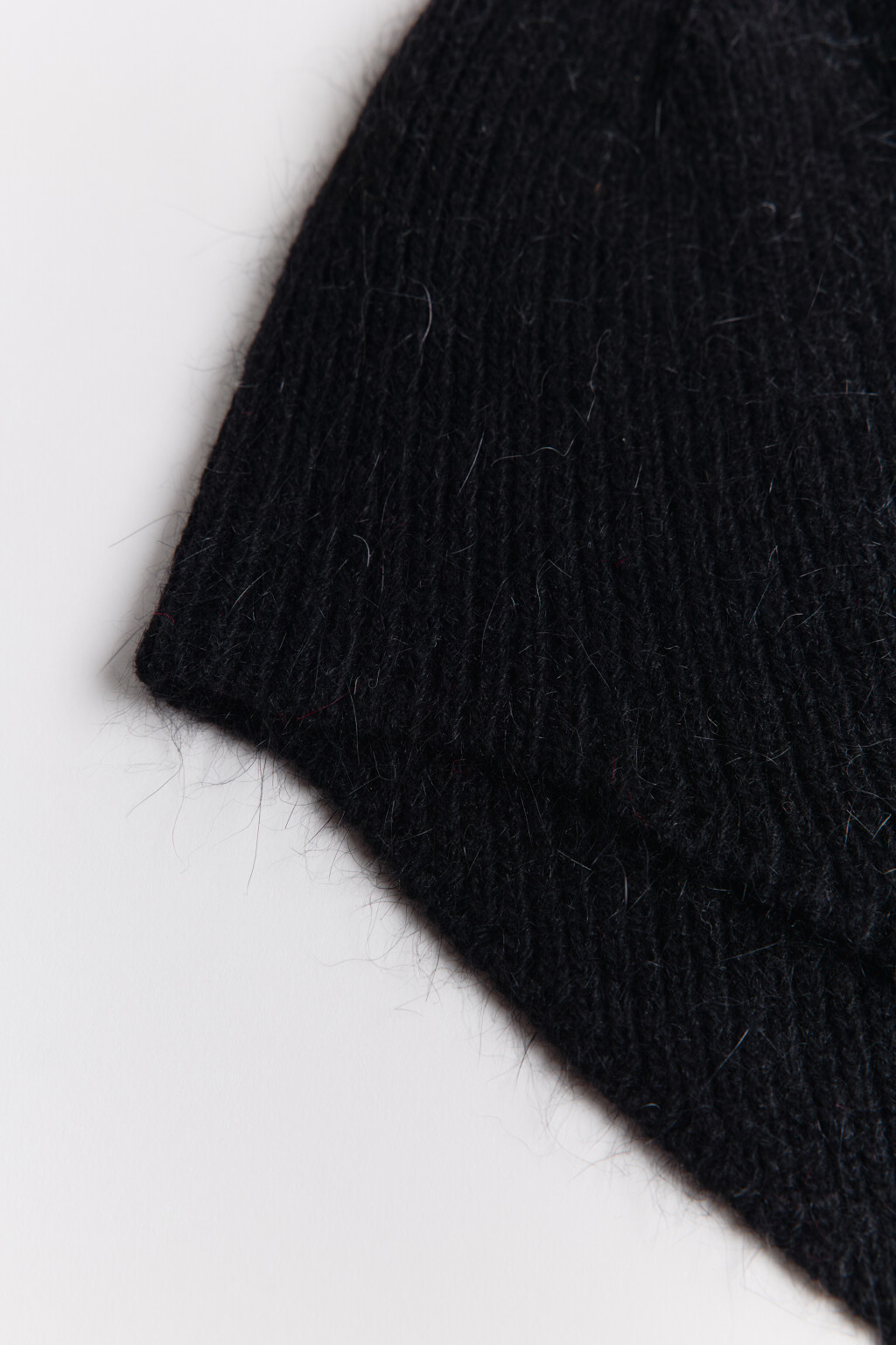 Шапка-чепчик с длинными завязками - цвет черный - 2