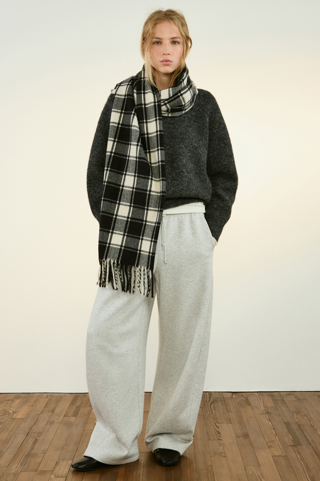 Шарф в клетку с бахромой - цвет бежевый - 2