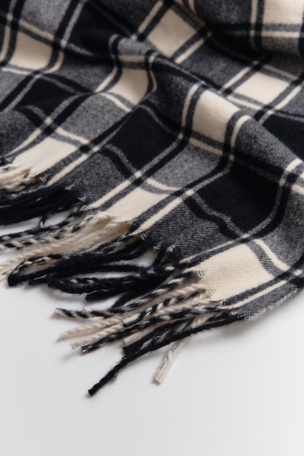 Шарф в клетку с бахромой - цвет бежевый - 4