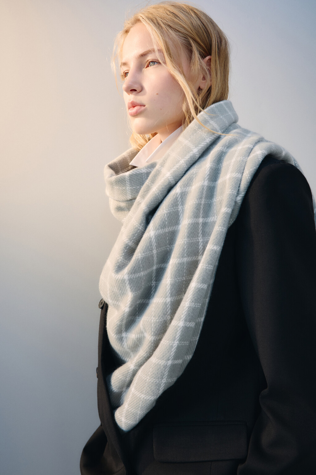 Шарф в клетку с бахромой - цвет серый - 2