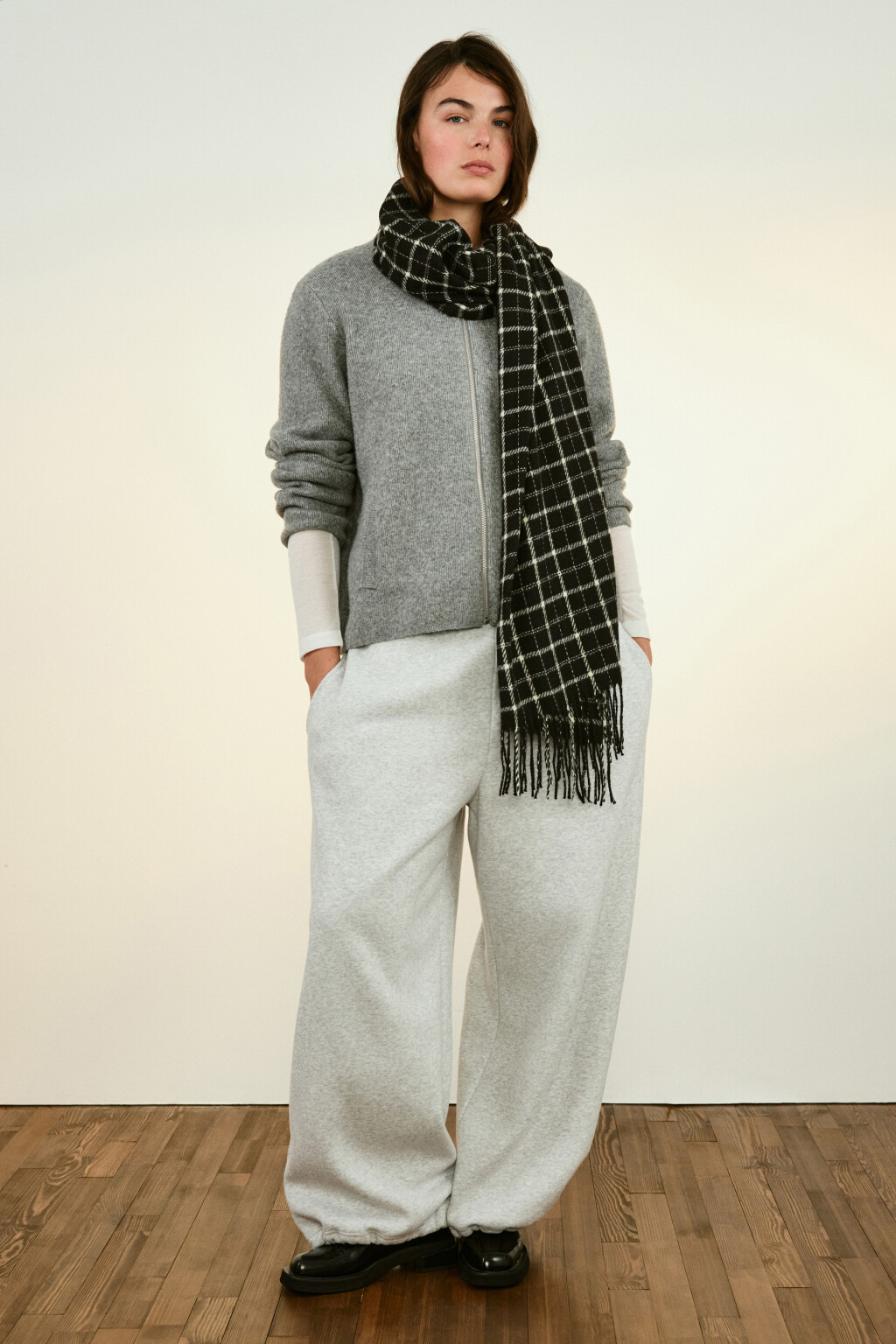 Шарф в клетку с бахромой - цвет черный - 1