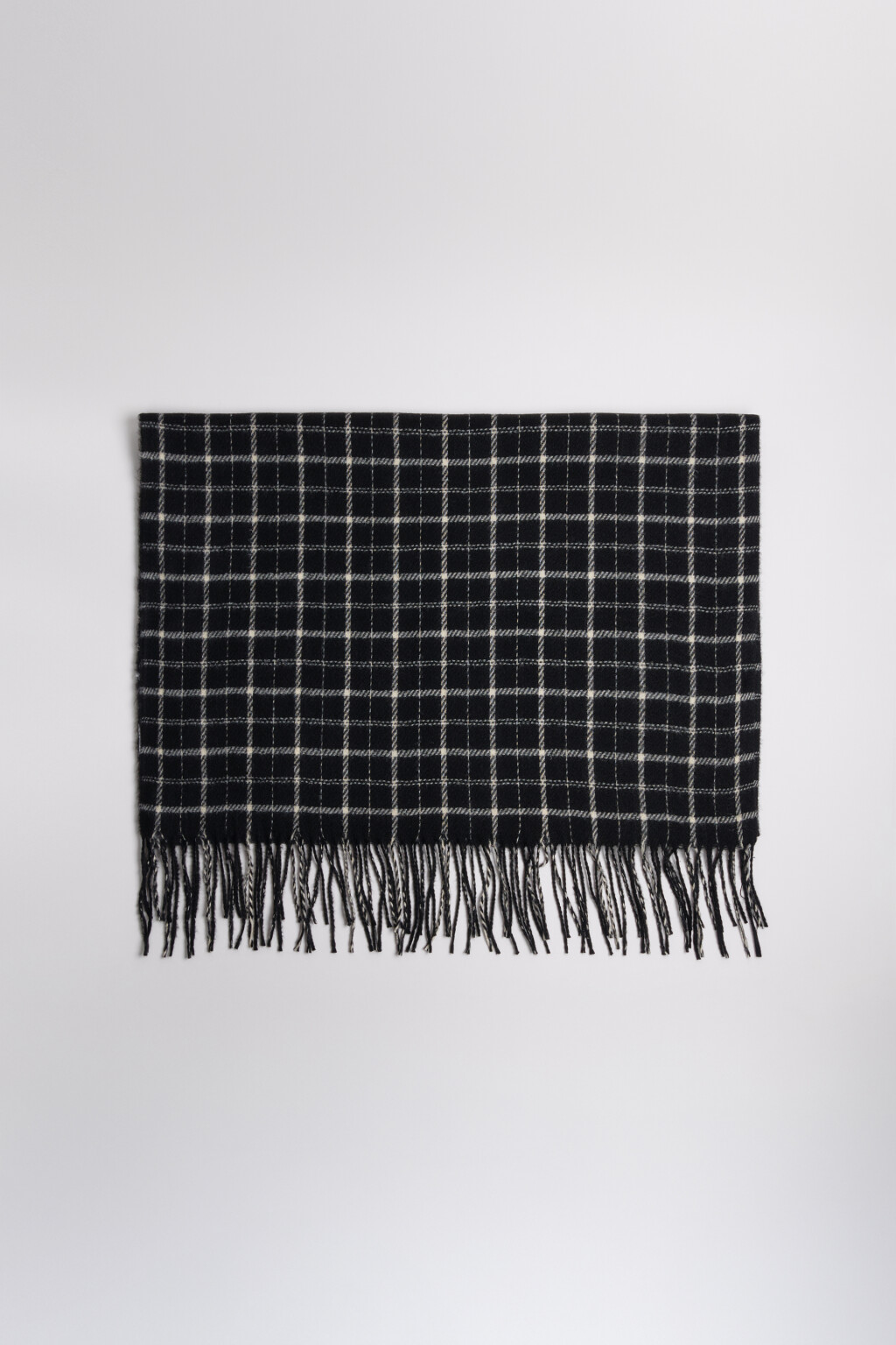 Шарф в клетку с бахромой - цвет черный - 4