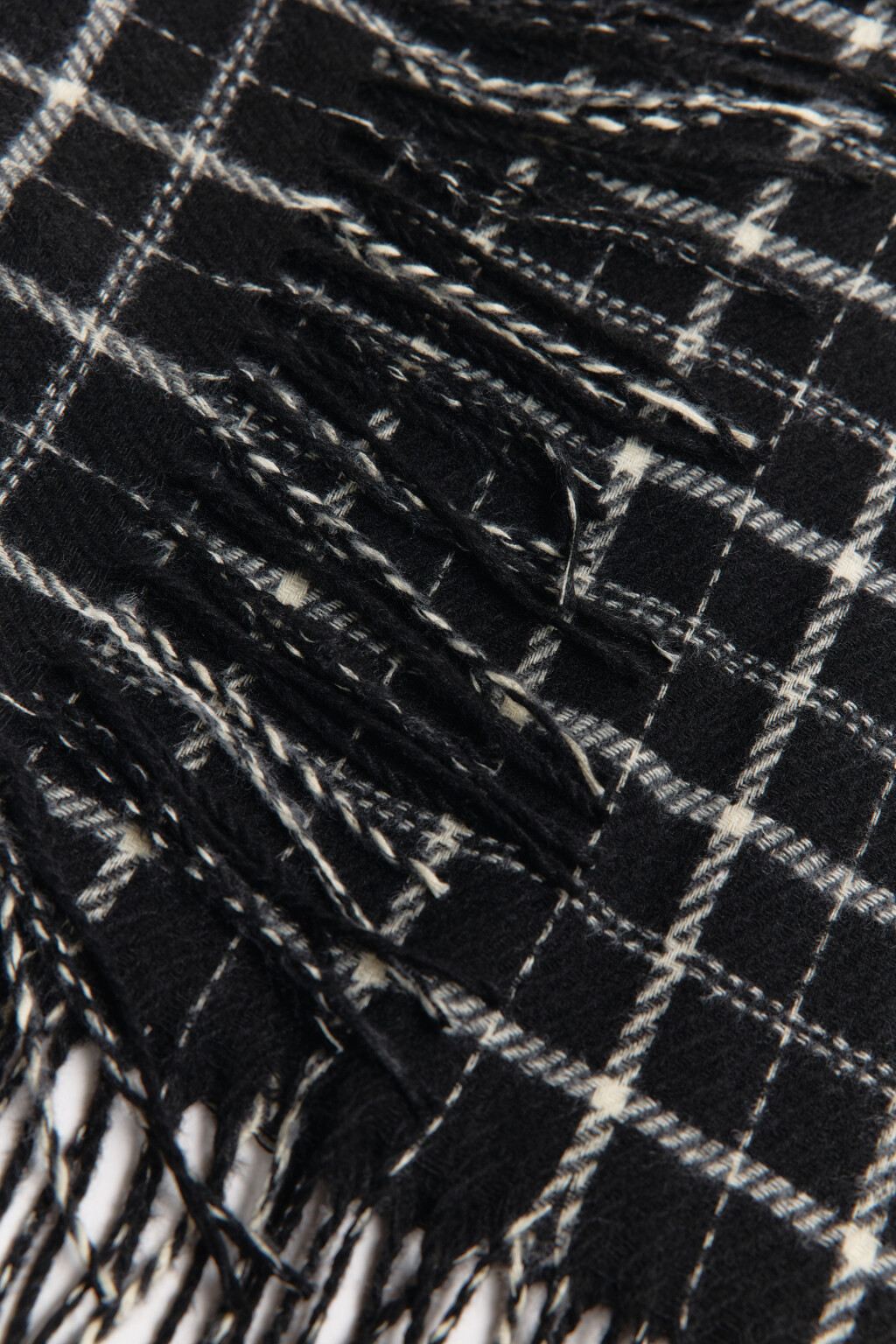 Шарф в клетку с бахромой - цвет черный - 5