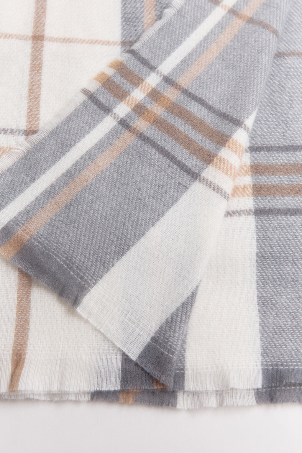 Шарф-палантин в клетку - цвет серый - 4