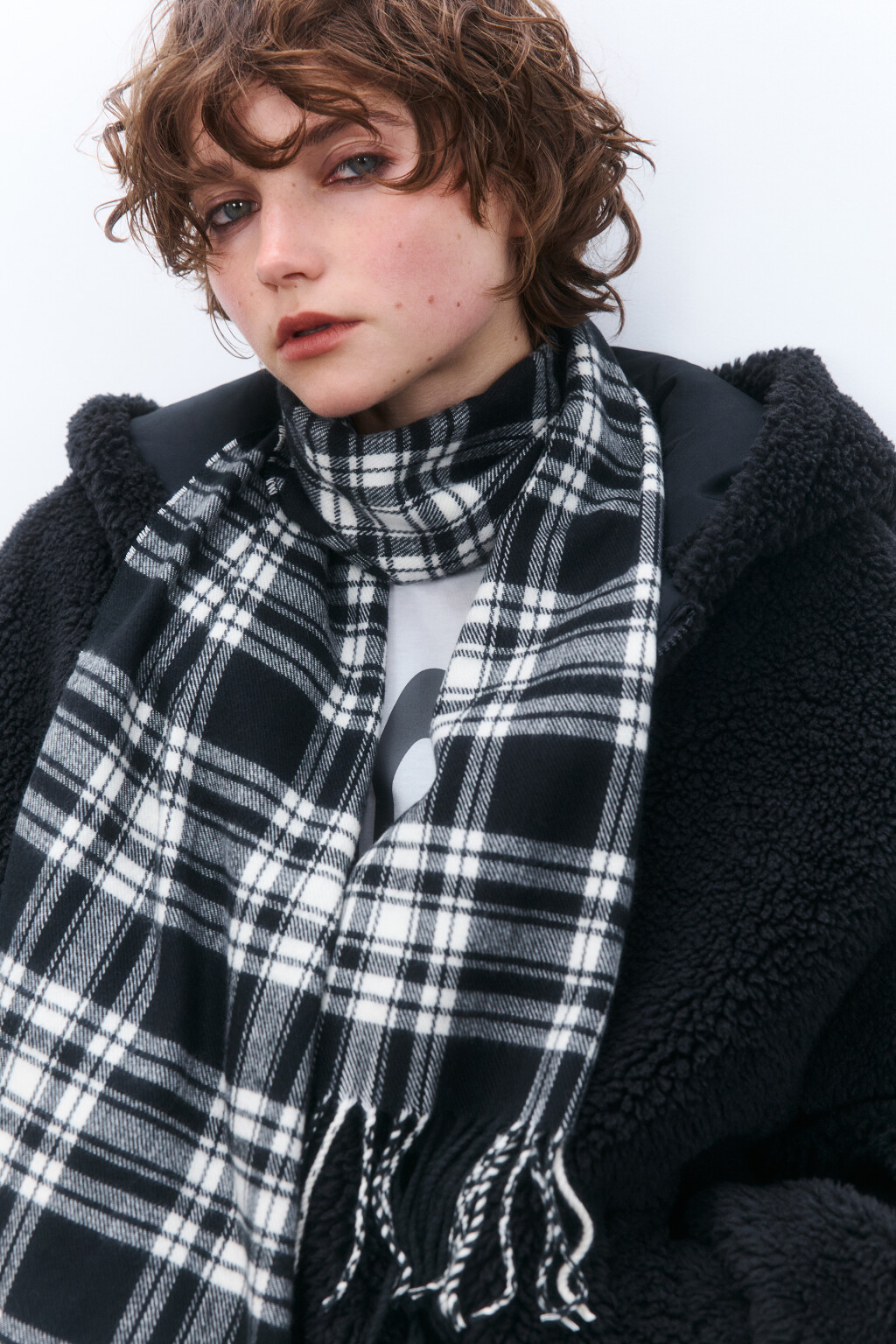 Шарф в клетку с бахромой - цвет черный - 2