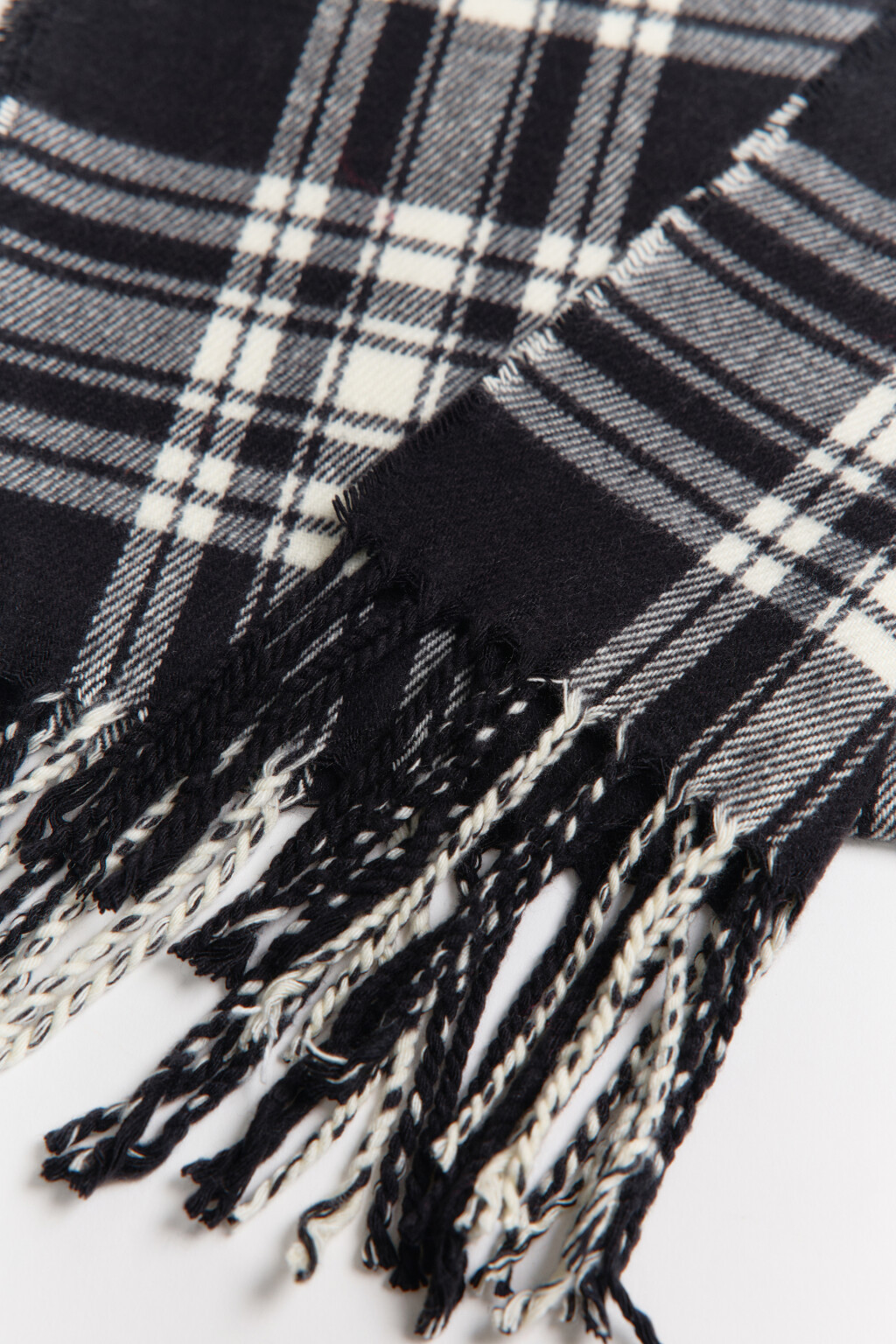 Шарф в клетку с бахромой - цвет черный - 4