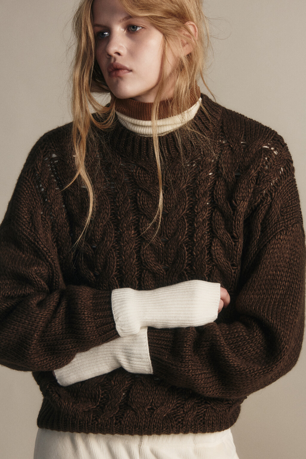 Перчатки-митенки вязаные в рубчик - цвет молочный - 3