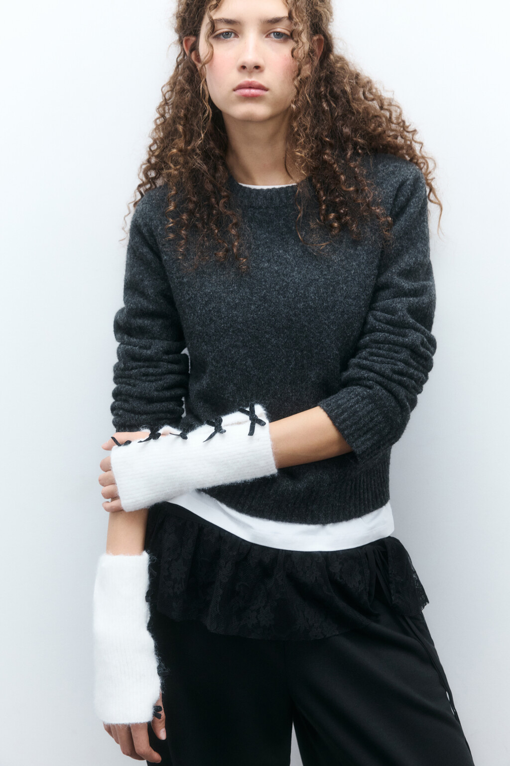 Митенки вязаные с бантиками - цвет молочный - 4