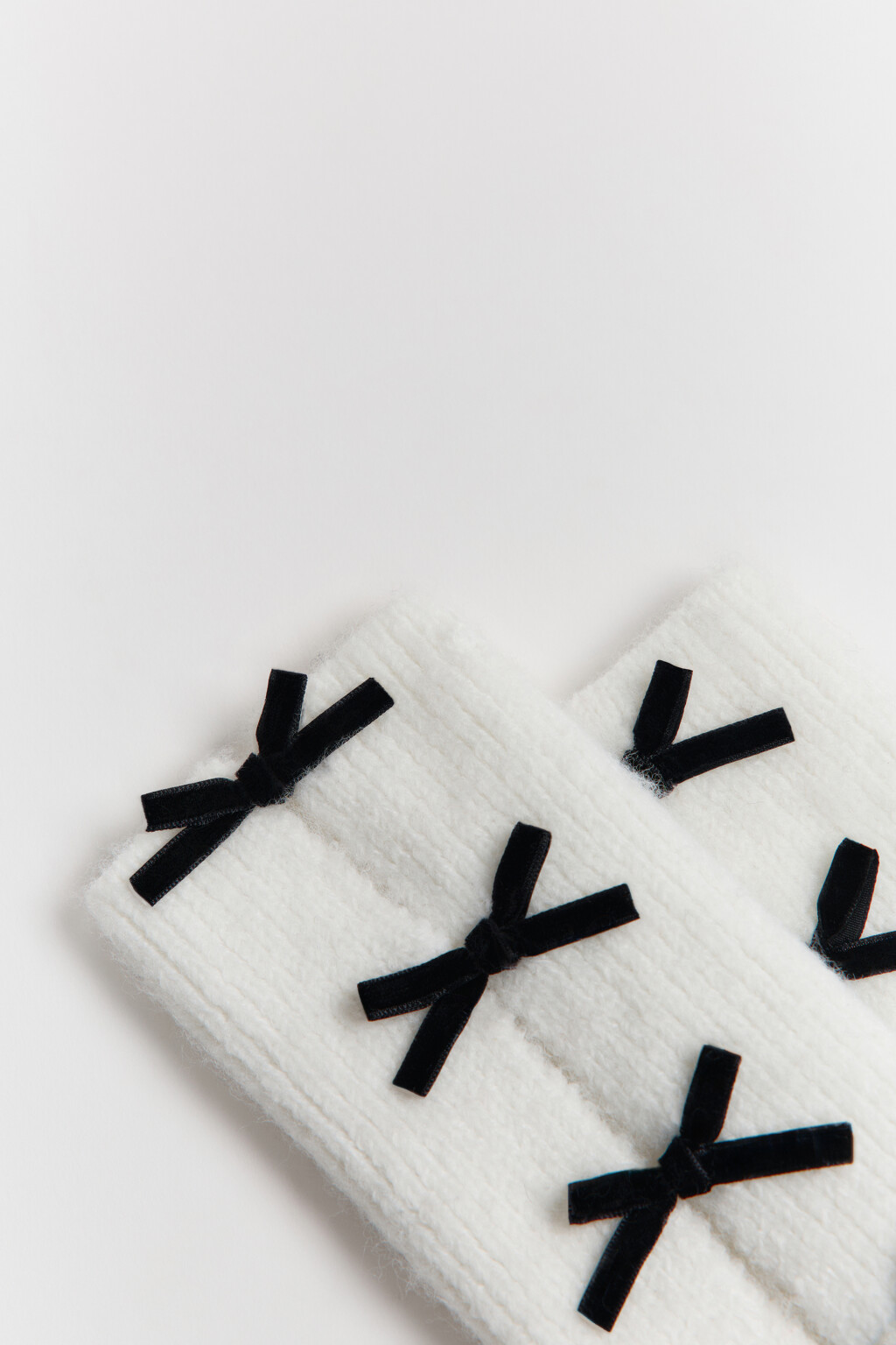 Митенки вязаные с бантиками - цвет молочный - 2