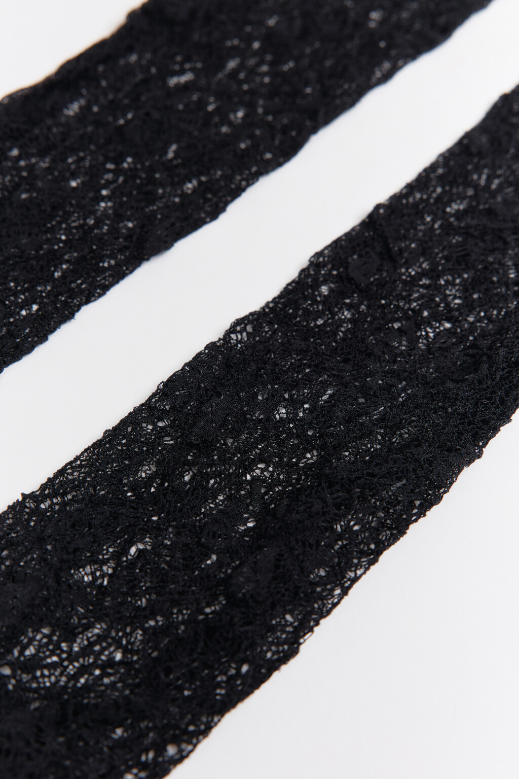 Перчатки-митенки ажурные - цвет черный - 2